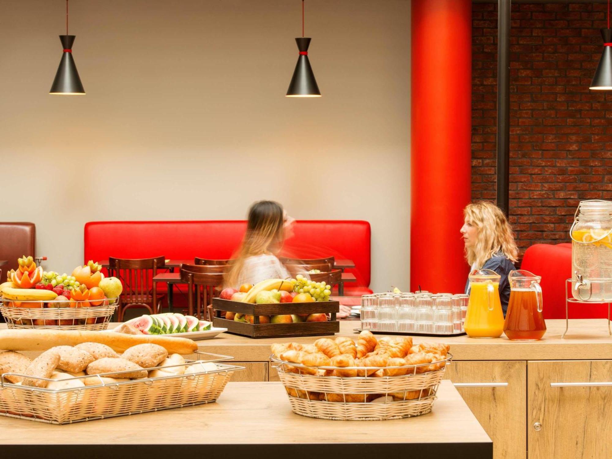 Ibis Hotel 2*